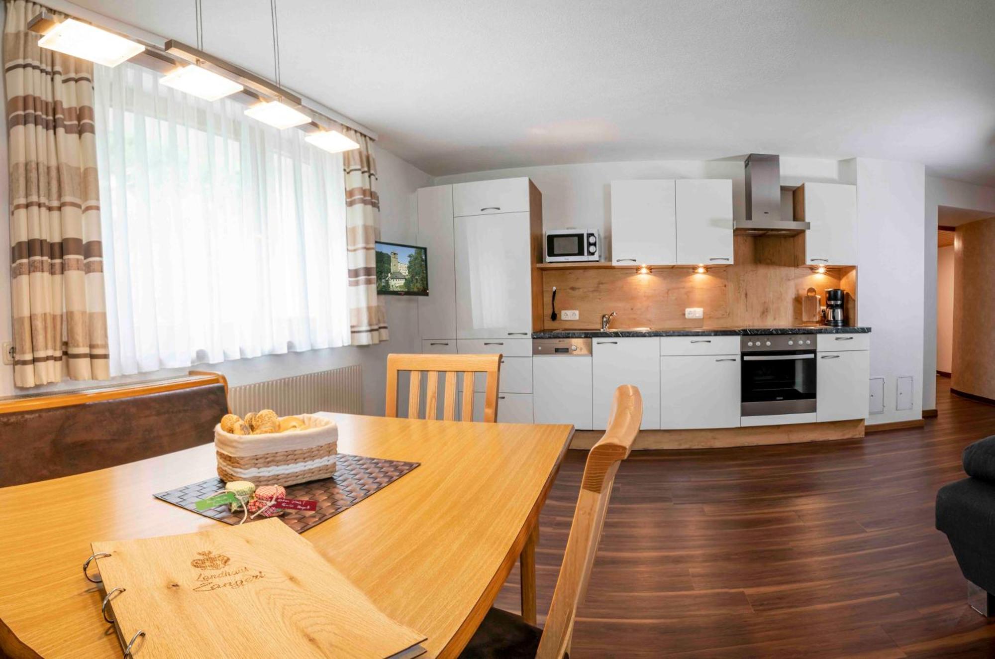 Landhaus Zangerl - Kobelerhof Landeck Phòng bức ảnh